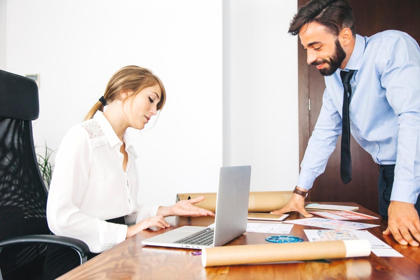 Espace de formation moderne avec analyse financière